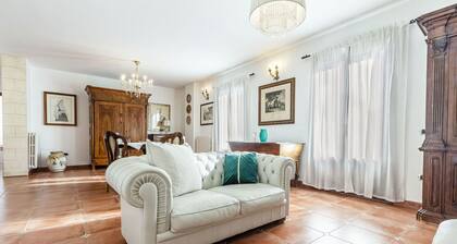 Exclusive Roth Aparments