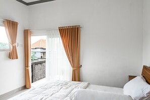 Desk, free WiFi, bed sheets - Belvilla Sacred Retreat Pandawa Beach (Nusa Dua)