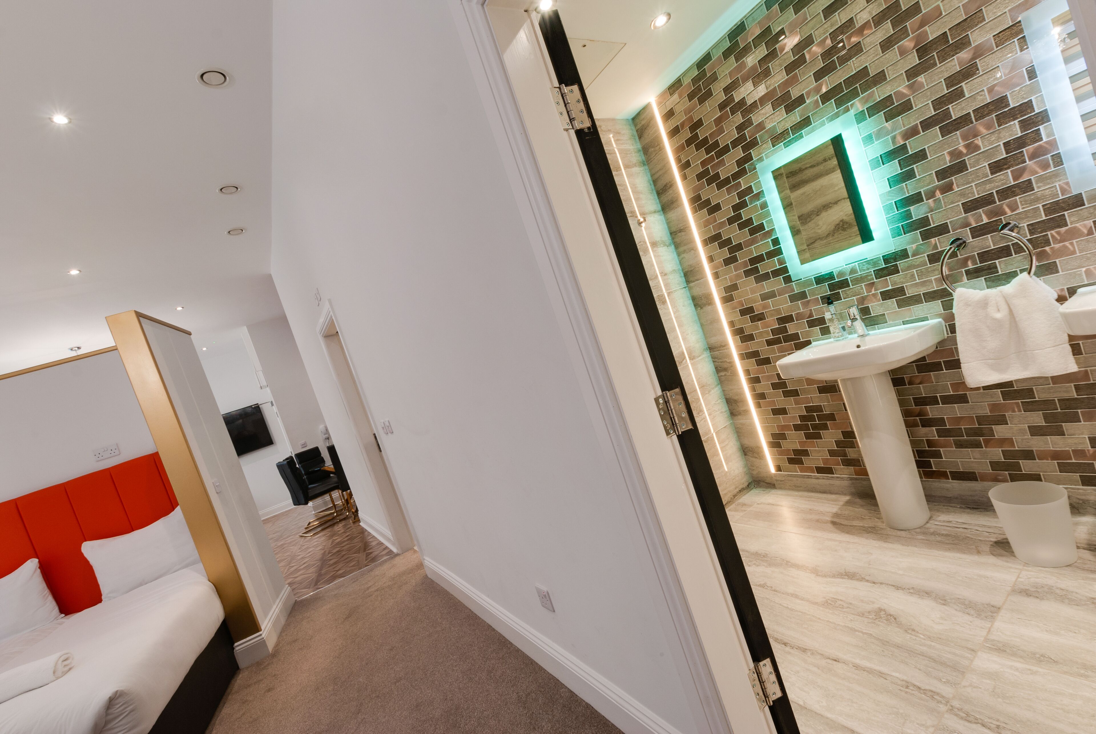 Căn hộ Premier | Phòng tắm | Buồng tắm vòi sen, vòi sen phun mưa, máy sấy tóc, khăn tắm 