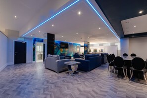 Deluxe-huoneisto | Silitysrauta/-lauta, ilmainen Wi-Fi, vuodevaatteet