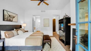 1 habitación, escritorio, tabla de planchar con plancha y wifi