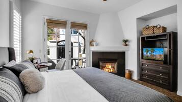 1 bedroom, desk, iron/ironing board, WiFi