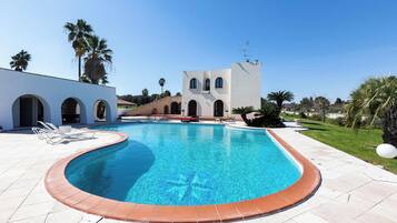 Piscina externa sazonal