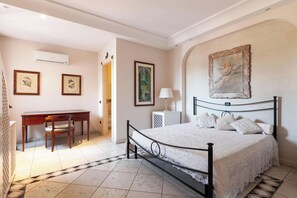 6 bedrooms, iron/ironing board, free WiFi, bed sheets - Villa Golia Pool Jacuzzi and Sauna (Galatina)