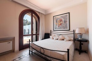 6 Schlafzimmer, Bügeleisen/Bügelbrett, kostenloses WLAN, Bettwäsche