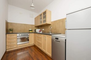 Refrigerador, horno, placa de cocina, lavavajillas