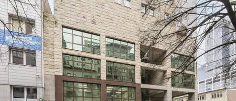 المنشأة من الخارج