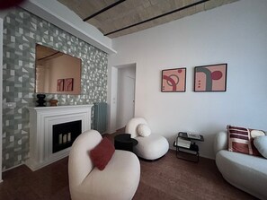 36-inch flat-screen TV with cable channels - Lussuoso appartamento vicino al Colosseo (Rome)