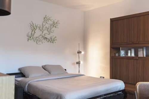 Studio 70, centre, proche des plages.