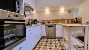 Fridge, microwave, dishwasher, coffee/tea maker