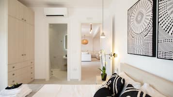 Premium bedding, in-room safe, individually decorated