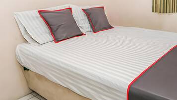 Deluxe Double Room | Desk, bed sheets