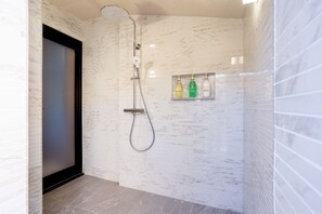 Casa design | Banheiro | Banheira e chuveiro separados, banheiras de fontes termais