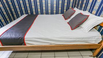 Deluxe Double Room | Meja, Wi-fi percuma, cadar katil