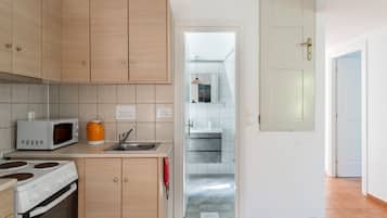 Villa superior | Cocina privada | Refrigerador, horno, utensilios de cocina y toallas de papel