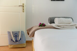 4 bedrooms, in-room safe, iron/ironing board, free WiFi - Costa Avithos Mansion (Kefalonia)