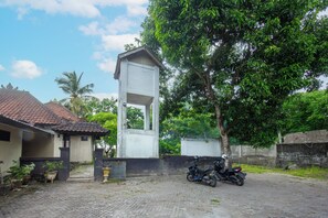 Front of property - Hotel O Bale Gajog Near SDN 2 SEKAROH (Jerowaru)