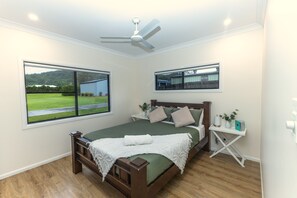 3 Schlafzimmer, Schreibtisch, Bügeleisen/Bügelbrett, kostenloses WLAN