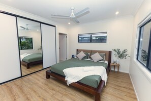 3 habitaciones, escritorio, tabla de planchar con plancha y wifi gratis 