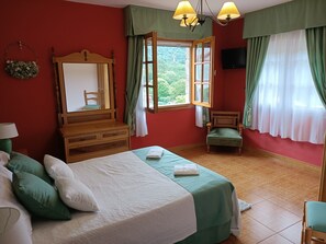 4 bedrooms, iron/ironing board, travel cot, free WiFi