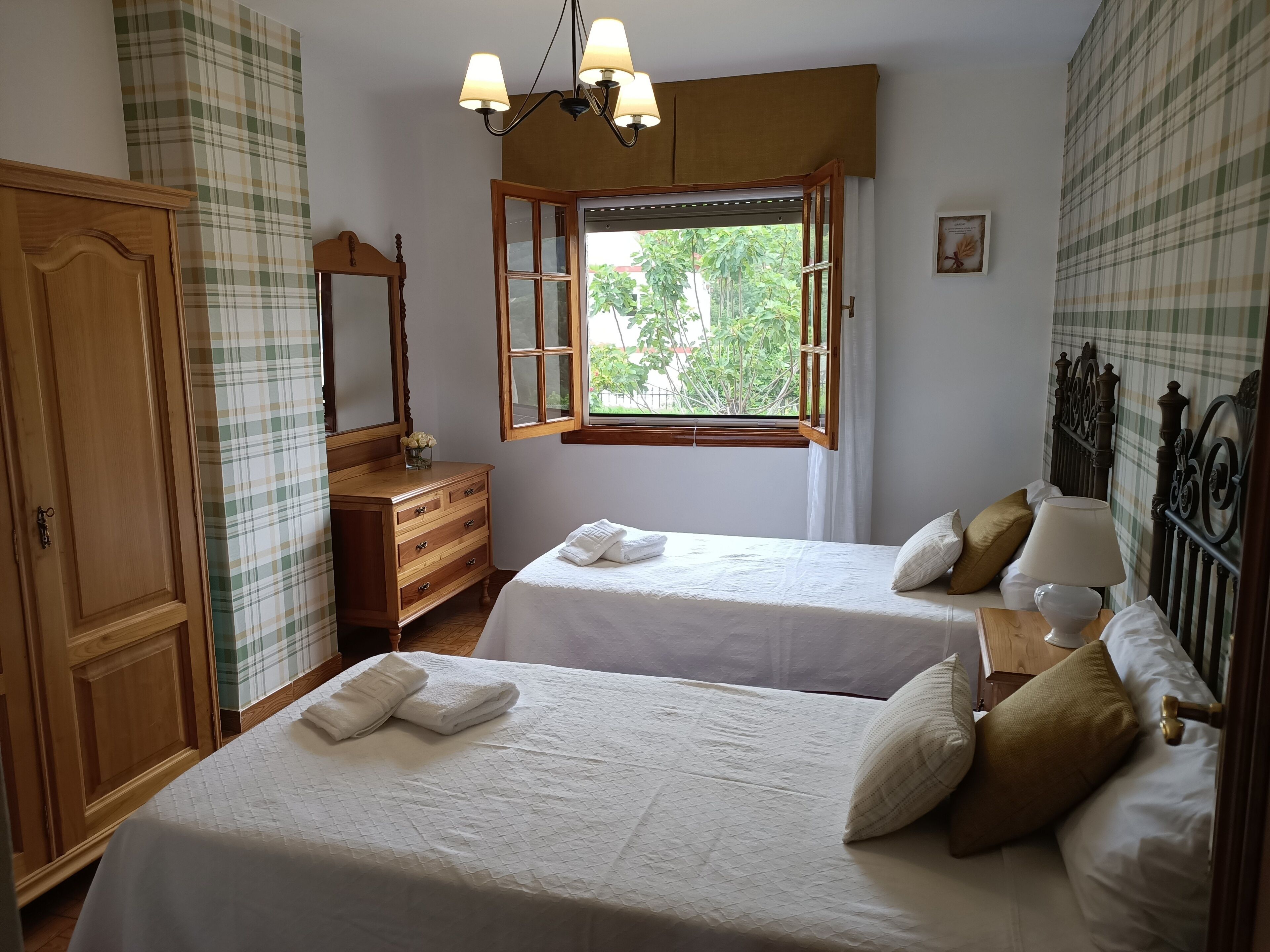 4 chambres, fer et planche à repasser, lit parapluie, Wi-Fi gratuit