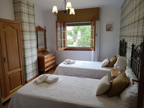 4 bedrooms, iron/ironing board, travel crib, free WiFi