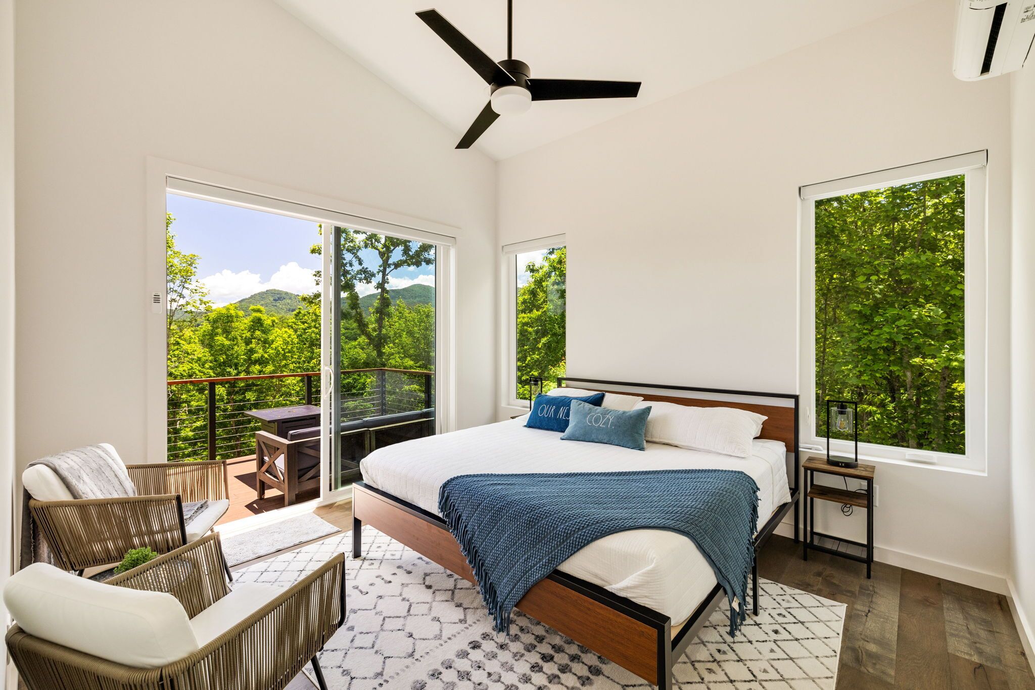 Paradise View | Pool |Dog Friendly | 2pm Checkout