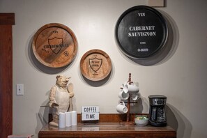 Interior - Orchard Grove - Pool, Fire Pit & Walk to Main St (Fredericksburg)