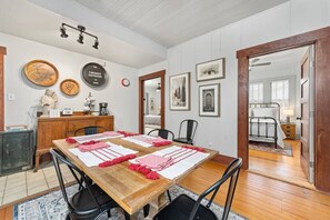 Dining - Orchard Grove - Pool, Fire Pit & Walk to Main St (Fredericksburg)