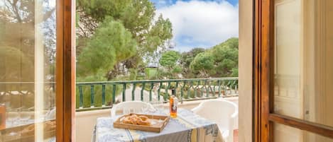 Standard Apartment, Multiple Bedrooms, 2 Bathrooms (Casa Gallipolina with sea view) | Outdoor dining
