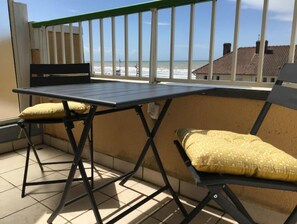 Outdoor dining - LA Timonerie - Escapade 33, vue mer et Esplanade (Fort-Mahon-Plage)