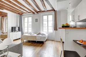 1 chambre, bureau, fer et planche à repasser, Wi-Fi gratuit