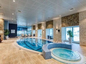 Indoor pool, outdoor pool - Dubai Marina Room Princess Tower (Dubai)