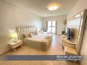 Deluxe Room | Individually decorated, individually furnished, free WiFi, bed sheets - Dubai Marina Room Princess Tower (Dubai)
