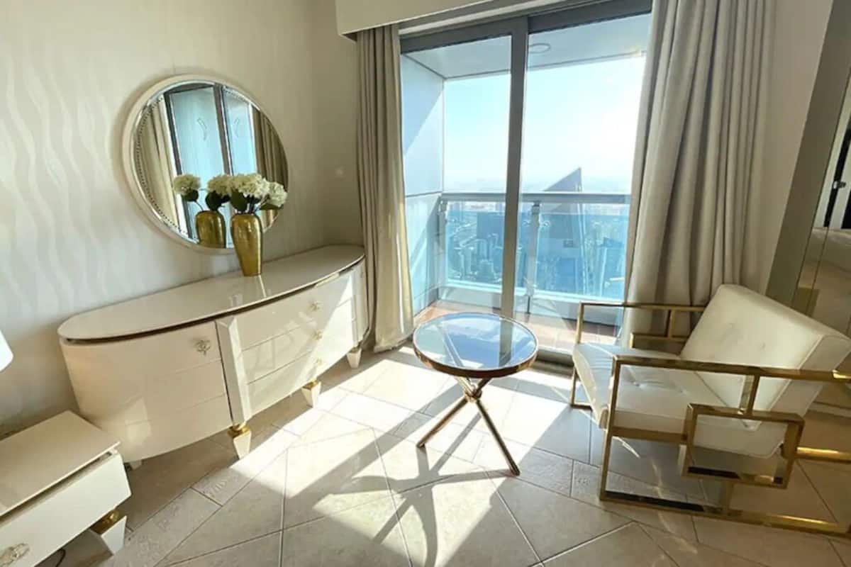 Deluxe Room | Living area | LCD TV