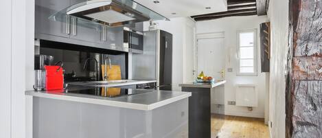 Fridge, microwave, oven, stovetop