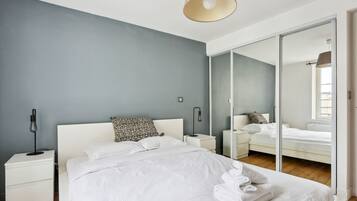 2 bedrooms, desk, iron/ironing board, travel crib