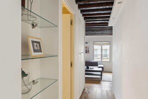 Interior - Chic 2BR by Rue Montorgueil - Les Halles (Paris)