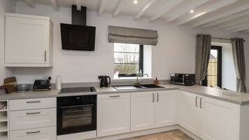 Dishwasher, electric kettle, toaster, cookware/dishes/utensils