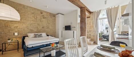 1 chambre, bureau, fer et planche à repasser, Wi-Fi gratuit