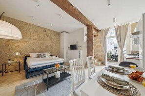 1 makuuhuone, työpöytä, silitysrauta/-lauta, ilmainen Wi-Fi