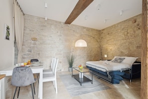 1 bedroom, desk, iron/ironing board, free WiFi - Cosy Studio in the Heart of Ile Saint Louis (Paris)