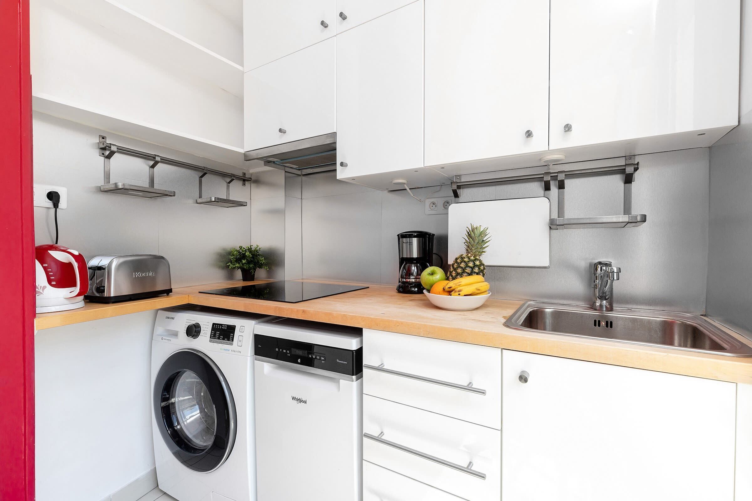 Réfrigérateur, micro-ondes, four, plaque de cuisson