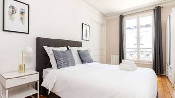 1 Schlafzimmer, Schreibtisch, BĂŒgeleisen/BĂŒgelbrett, Reisekinderbett