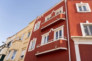 Exterior - Flat w Private Parking - Bright & Cozy by HostWise (Porto)