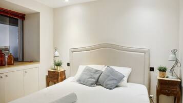 1 slaapkamer, een bureau, een strijkplank/strijkijzer, gratis wifi