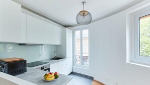 Kaffetrakter/tekoker, kjøleskap, mikrobølgeovn og ovn