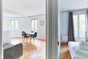 1 habitación, escritorio, tabla de planchar con plancha y wifi gratis