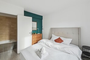 1 bedroom, desk, iron/ironing board, free WiFi - Spacious 1BR In the Latin Quarter - Mouffetard (Paris)