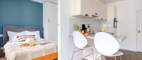 Kühlschrank, Mikrowelle, Ofen, Herdplatte